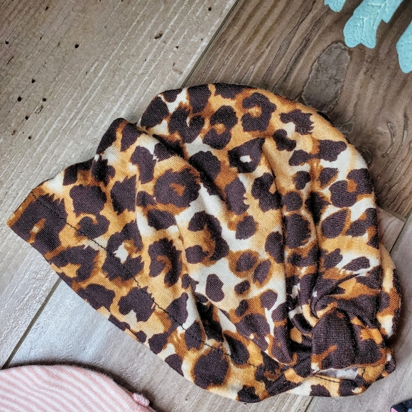 Baby Girl 4pc NWOT Hat Bundle Size 0-6m - Picture 3 of 11